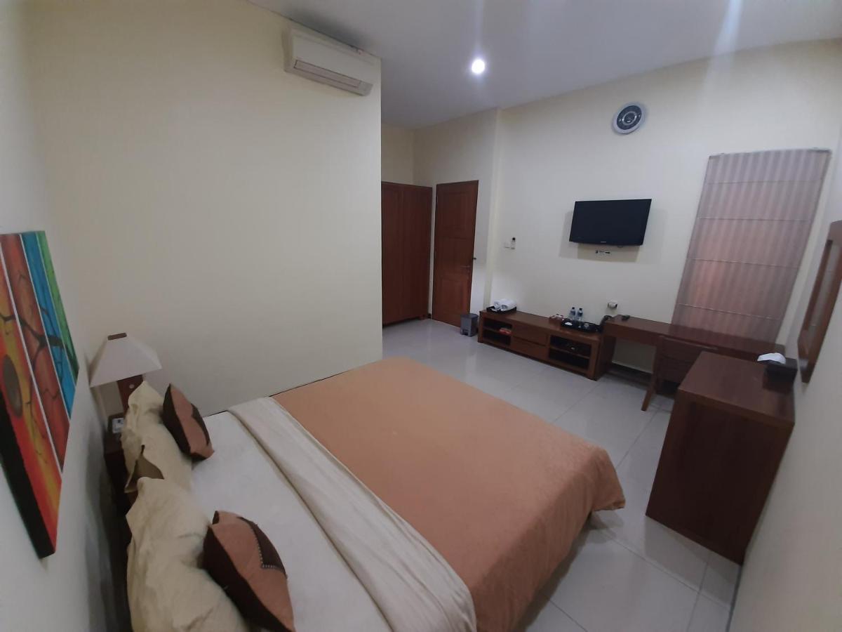 Alloro Guesthouse Pacitan Exterior foto